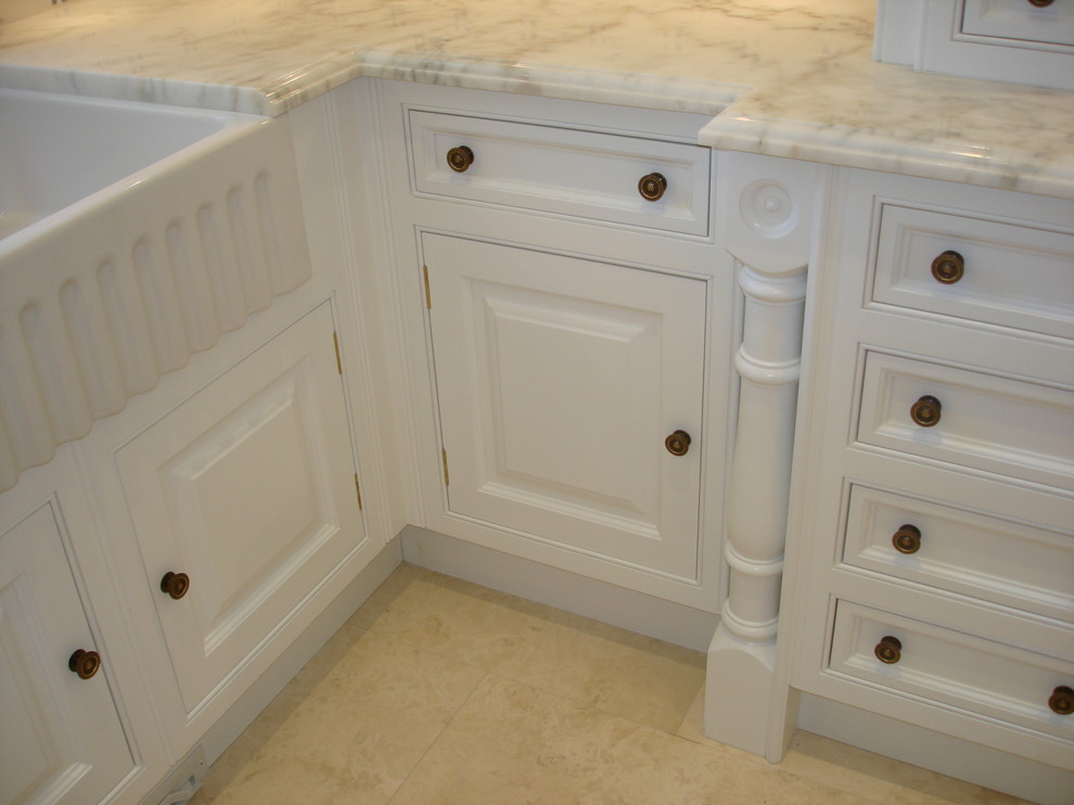 Example of a transitional kitchen design in Toronto
