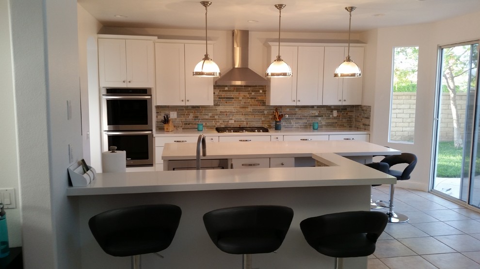White Shaker kitchen cabinet with Slab drawers face