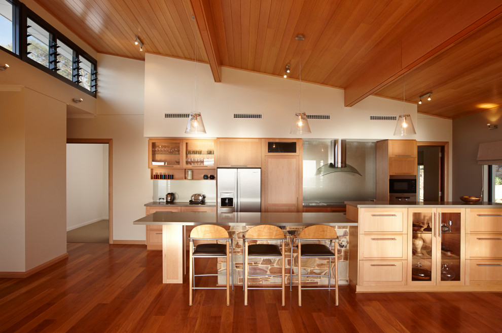 Photo of a midcentury kitchen in Perth.