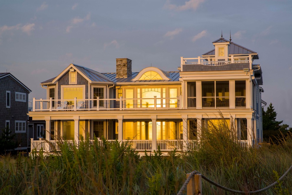 Home design - beach style home design idea in Miami