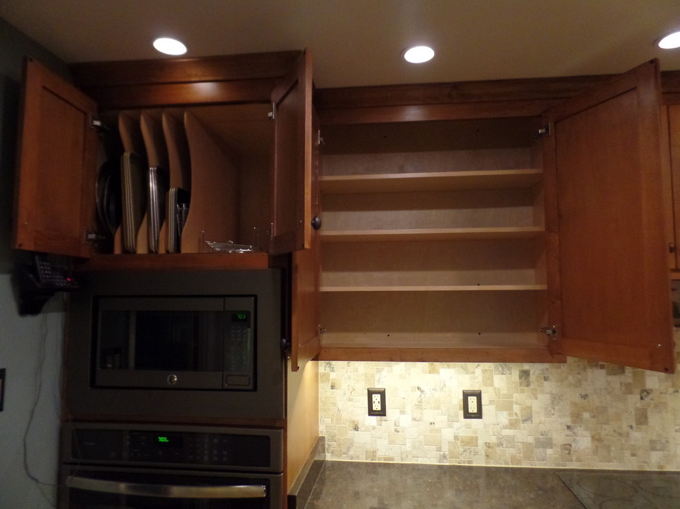 Example of a mid-sized transitional galley home design design with an undermount sink, shaker cabinets, medium tone wood cabinets, quartz countertops, multicolored backsplash, travertine backsplash, colored appliances and no island