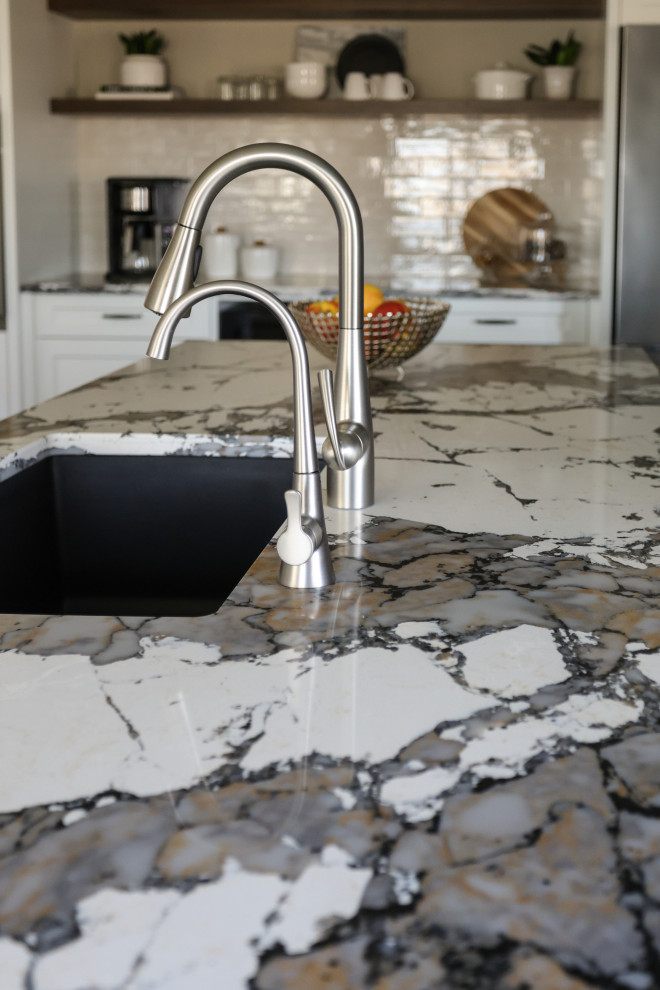 Inspiration for a transitional kitchen remodel in Toronto