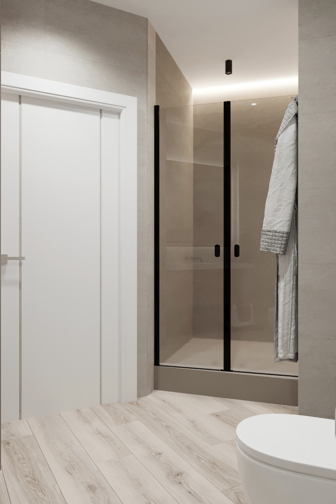 Стильный дизайн: ванная комната среднего размера в современном стиле с душем в нише, инсталляцией и душевой кабиной - последний тренд