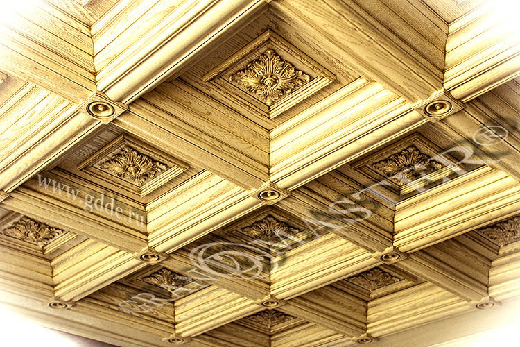 Кессонный потолок в кабинете..