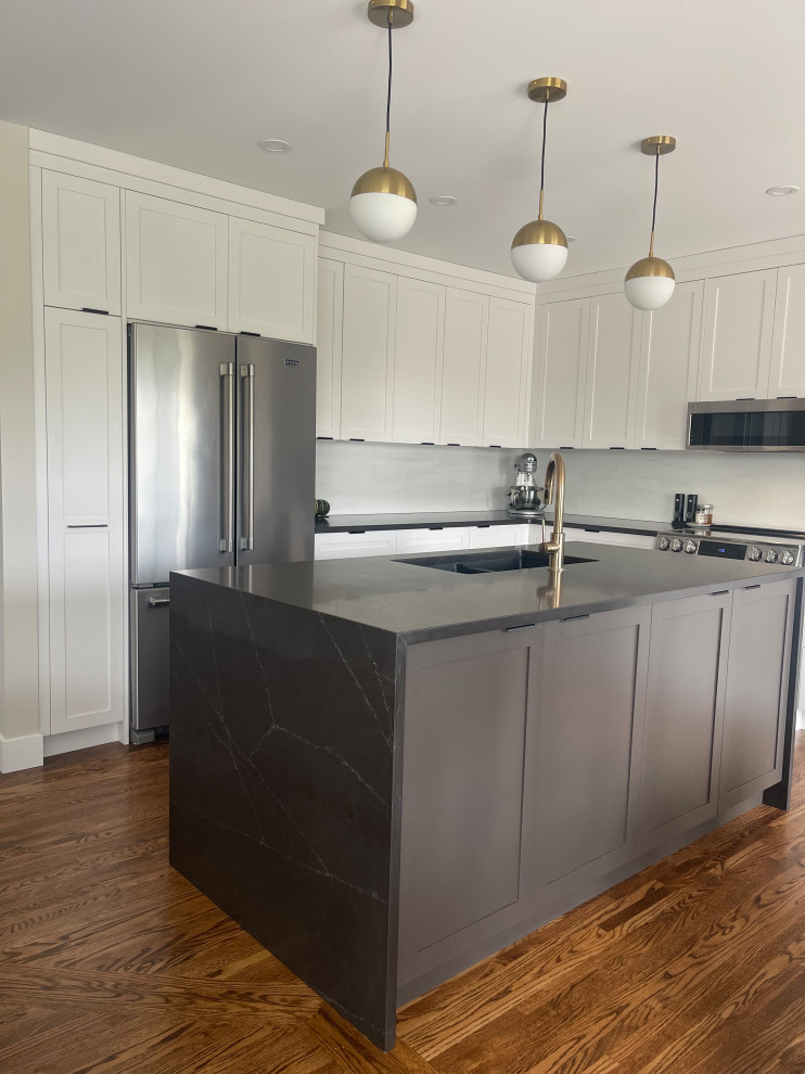 Kitchen - kitchen idea in Calgary