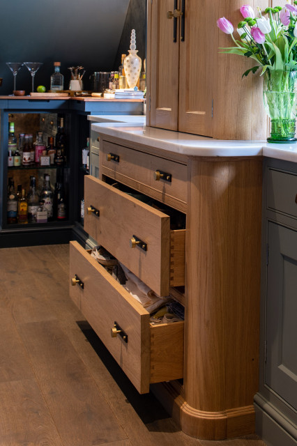 Rounded hand made unit lantlig-koek