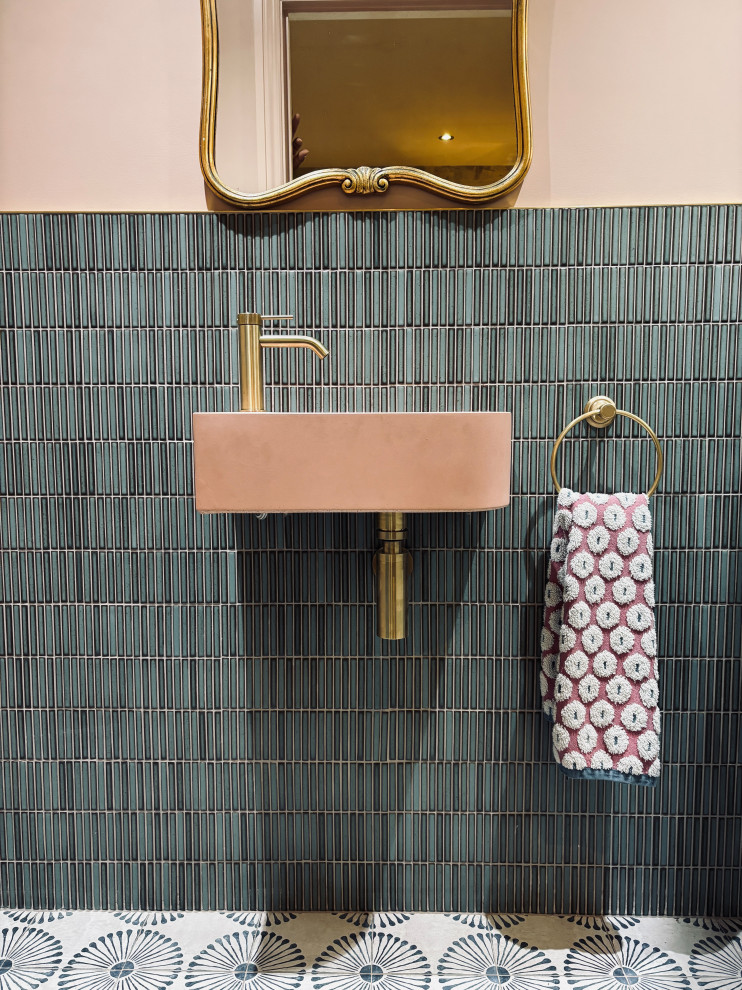 Cloakroom, SW4