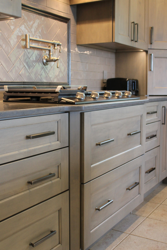 Home design - transitional home design idea