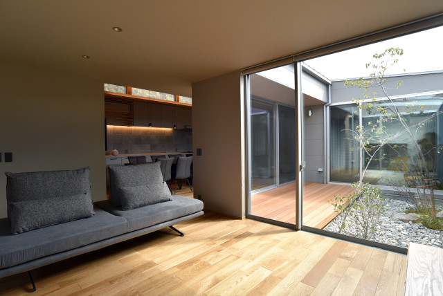 30ｍの家 moderno-salon