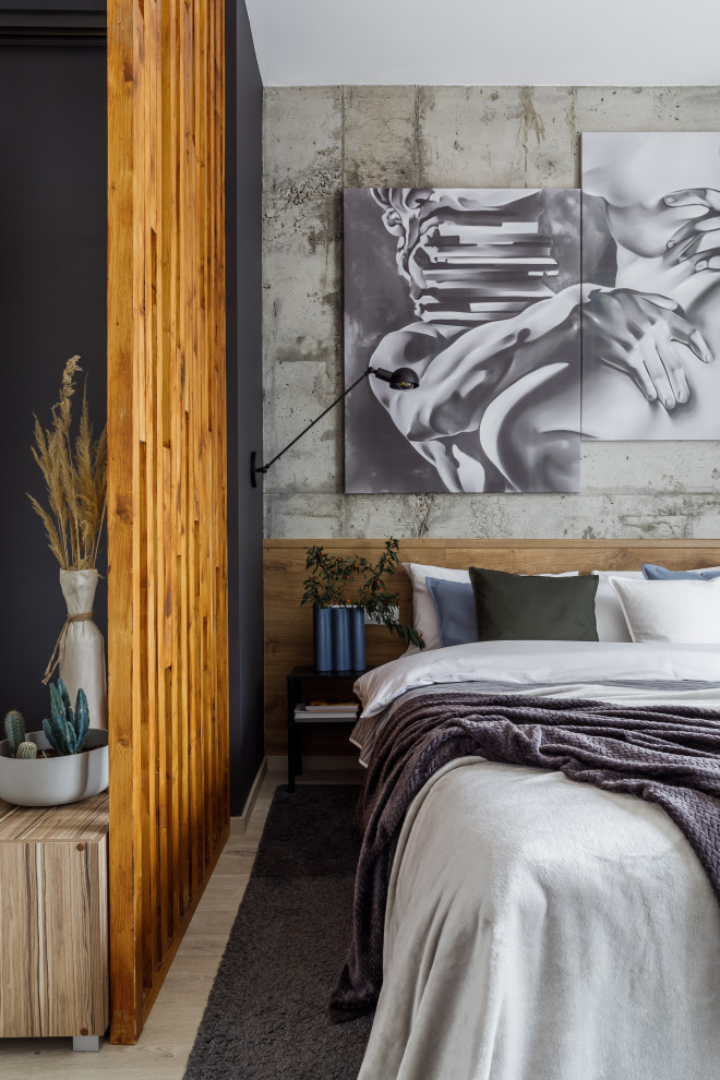 Industrial Schlafzimmer mit grauer Wandfarbe, Laminat, beigem Boden und Wandpaneelen in Sonstige