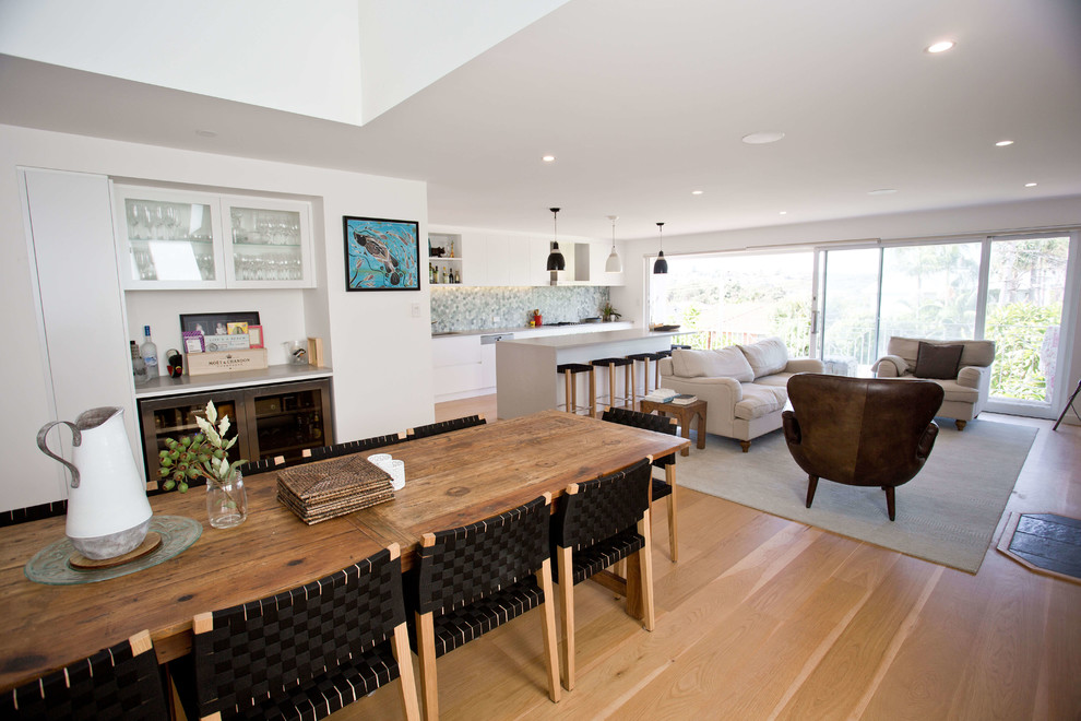 Design ideas for a contemporary living room in Sydney.