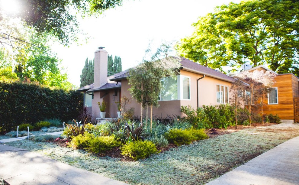 Photo of a small modern front yard partial sun garden in Los Angeles with a garden path and concrete pavers.