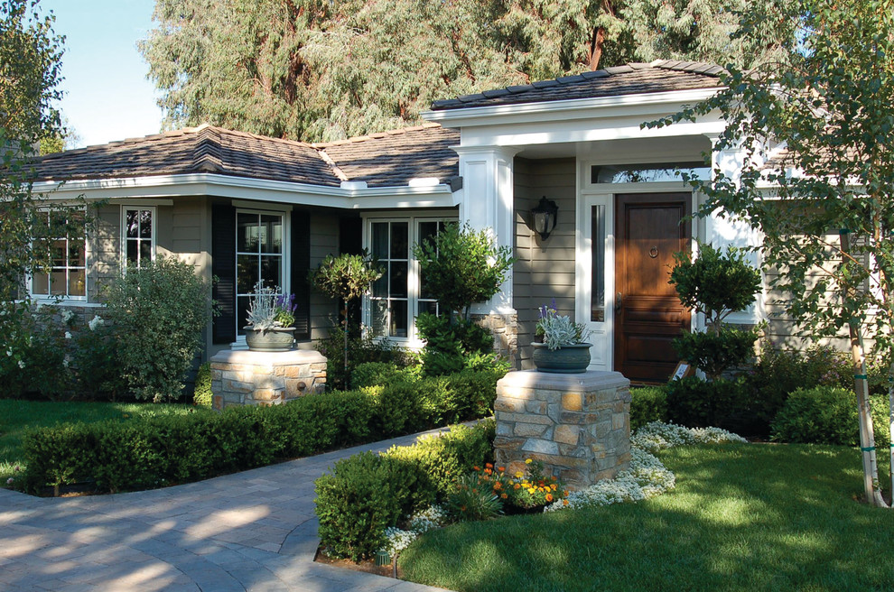 Traditional one-storey exterior in Los Angeles with wood siding.