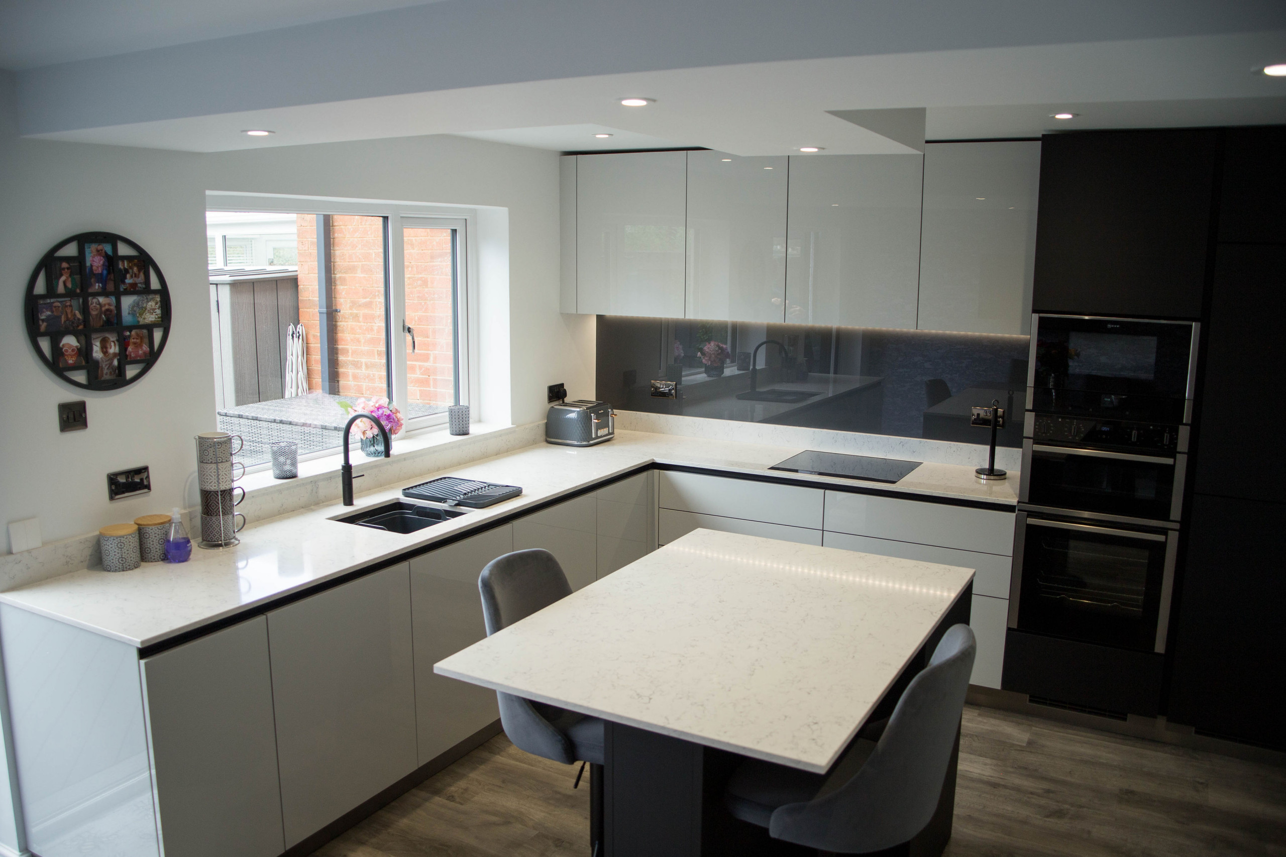 Ultra Matte Carbon and High Gloss Mist Handleless Kitchen