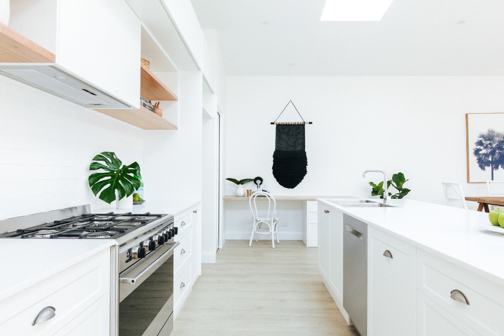 Design ideas for a beach style kitchen in Wollongong.