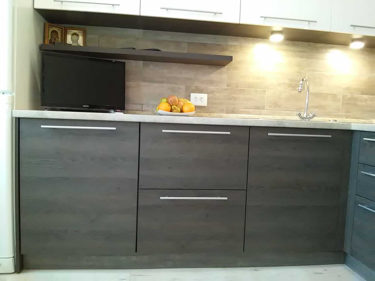 Угловая кухня модерн