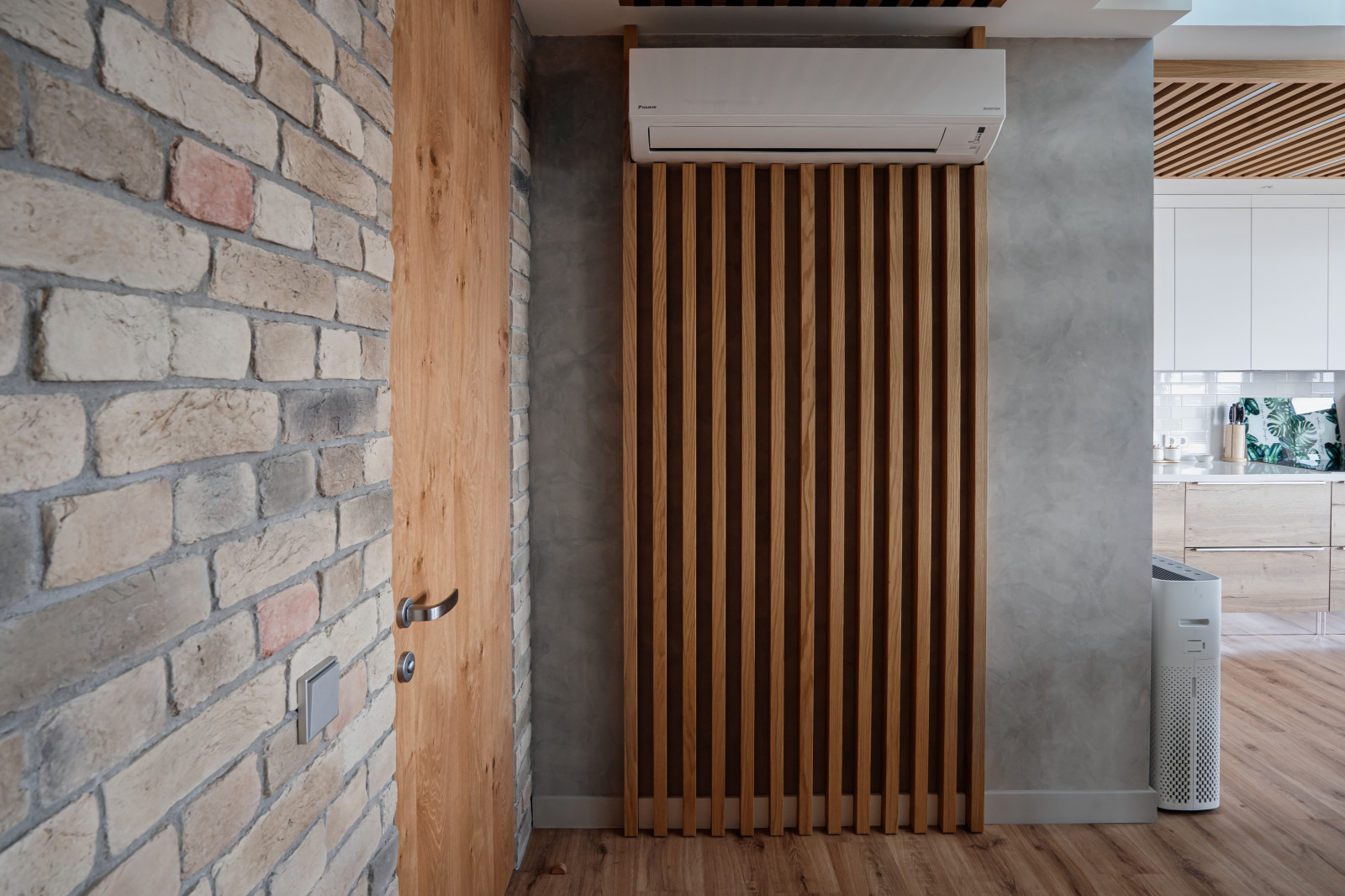 Авторская фактура декоративной штукатурки в квартире с террасой