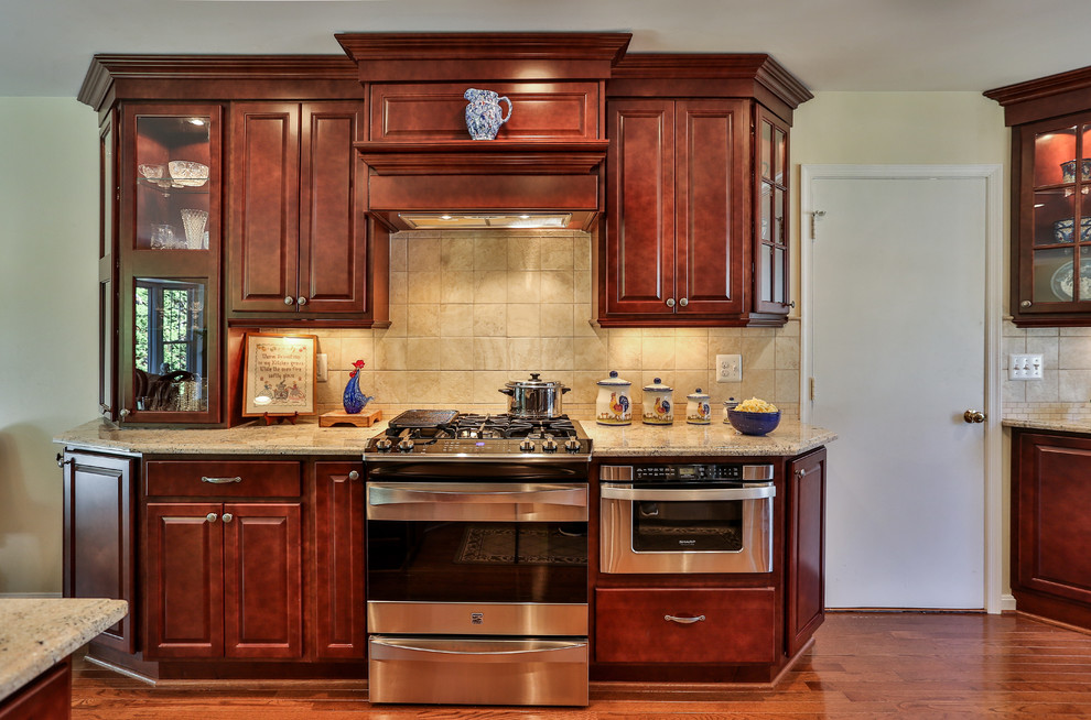 Transitional kitchen photo in DC Metro