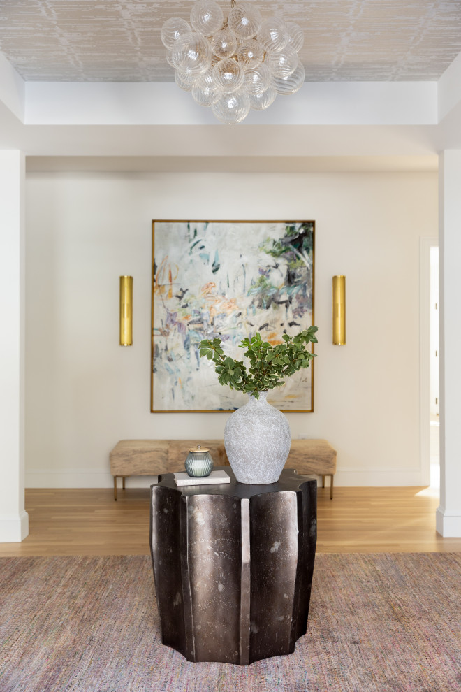 Example of a transitional entryway design in Boston