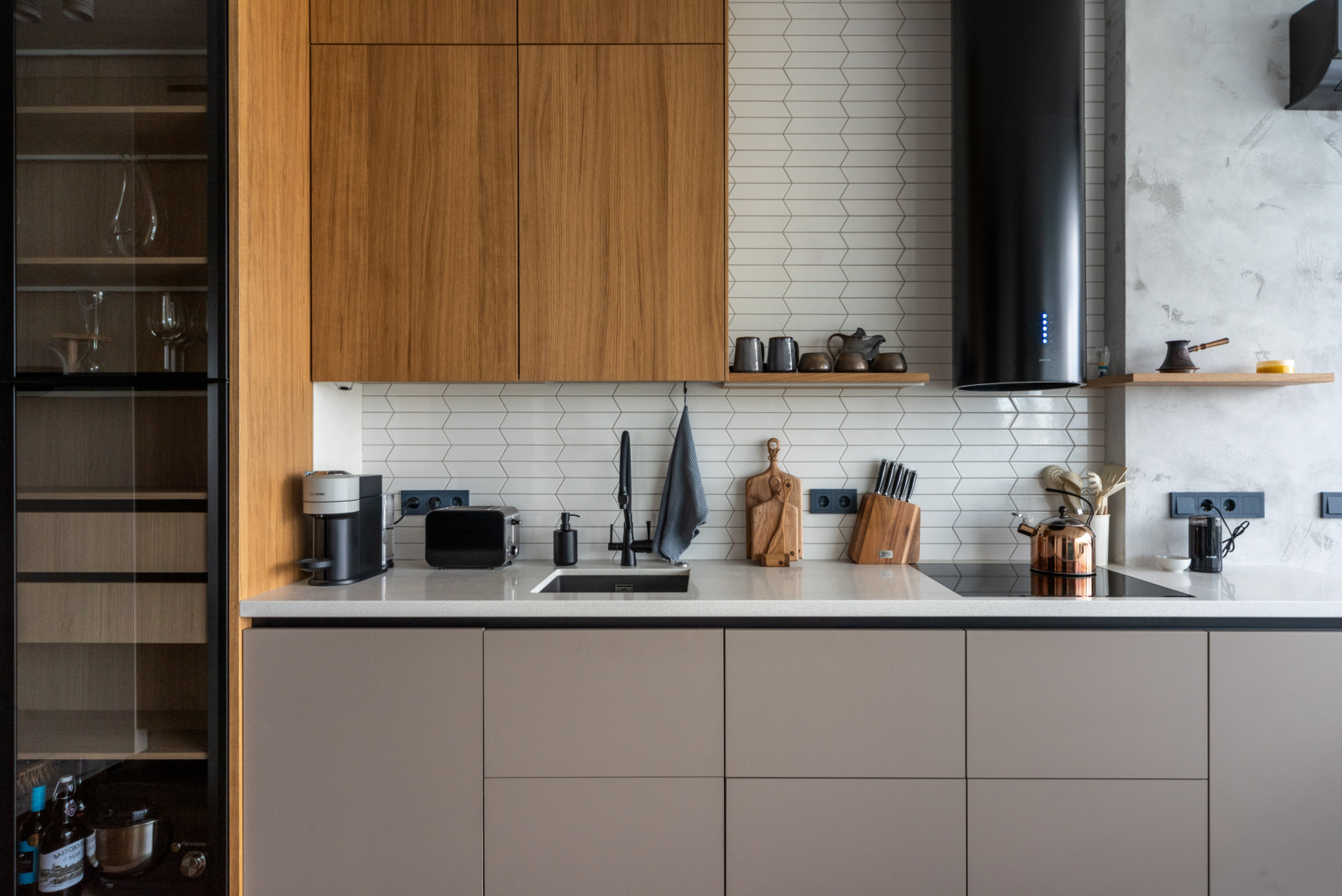 Кухня комбинированная со шпоном