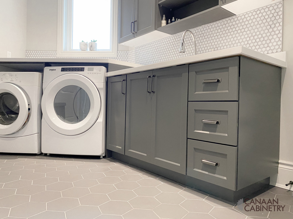 Inspiration for a transitional home design remodel in Toronto
