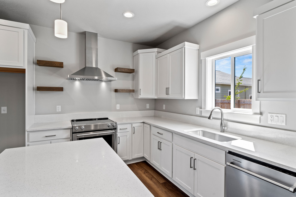 Kitchen - transitional kitchen idea