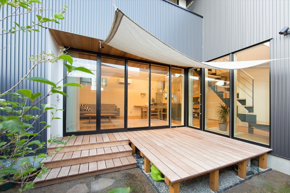 Photo of a small modern side terrace in Other with an awning.