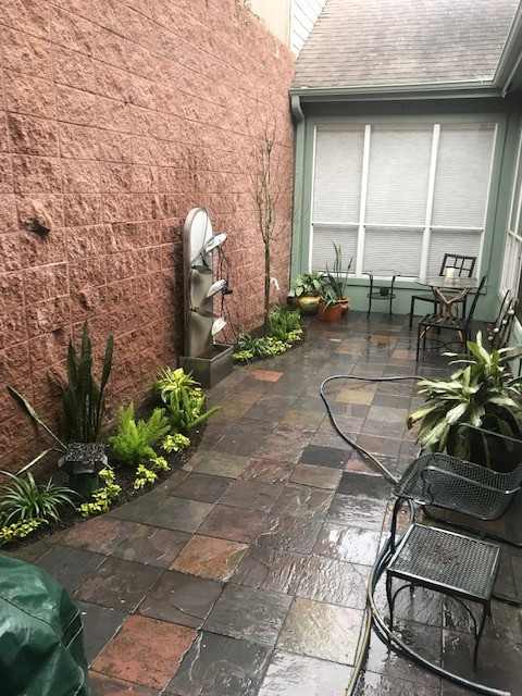 Townhome patio and walk space