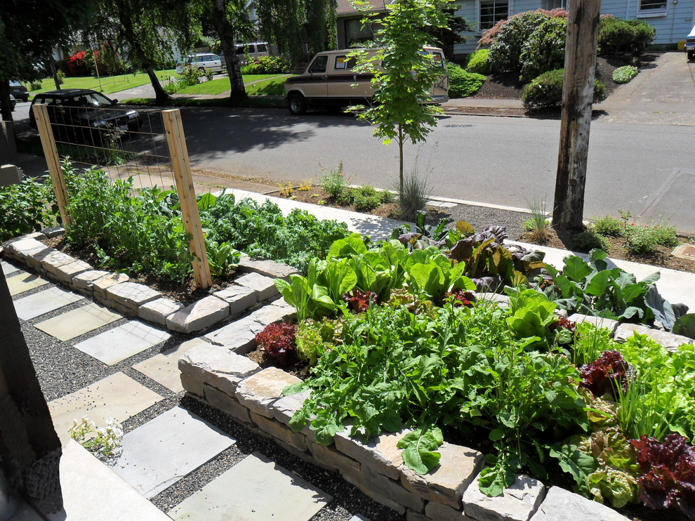 Design ideas for a craftsman landscaping in Portland.