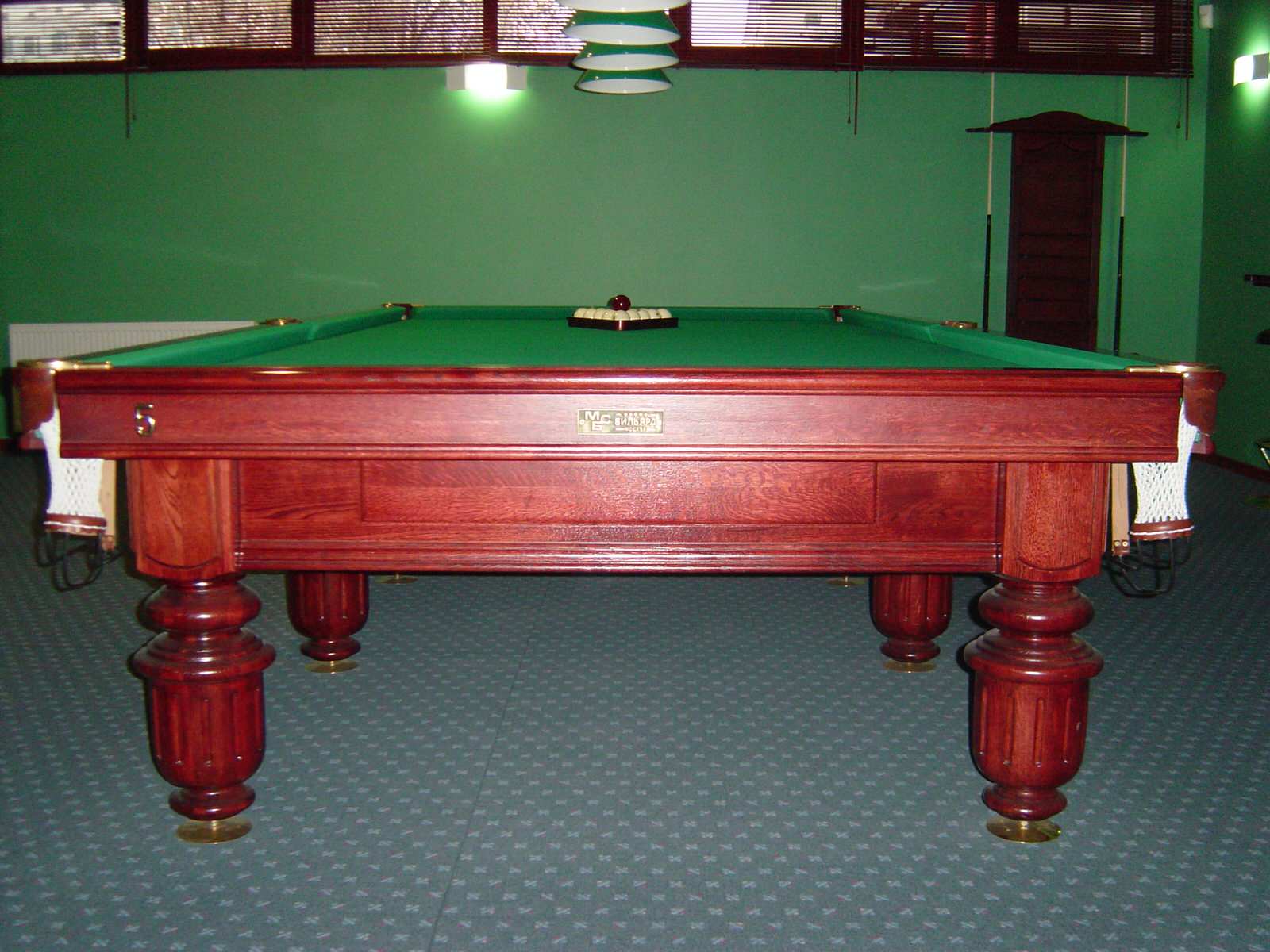Бильярдные столы и комнаты