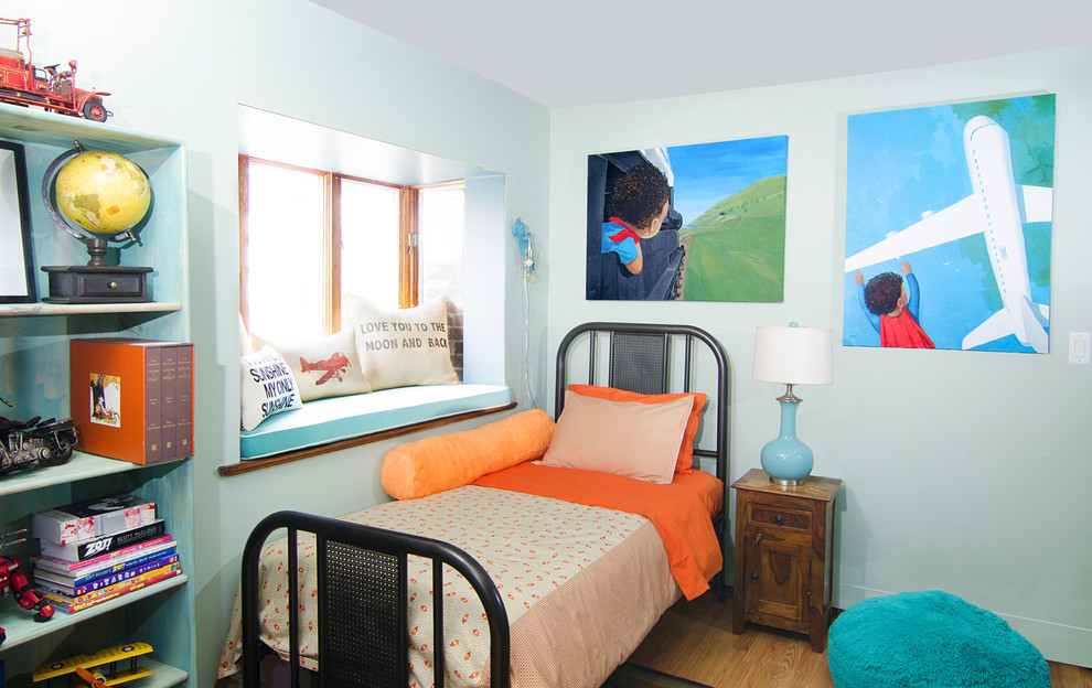 Design ideas for a contemporary kids' bedroom for kids 4-10 years old in New York.