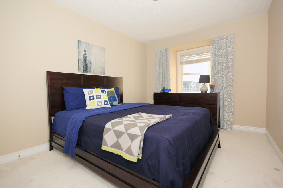 Inspiration for a transitional home design remodel in Toronto