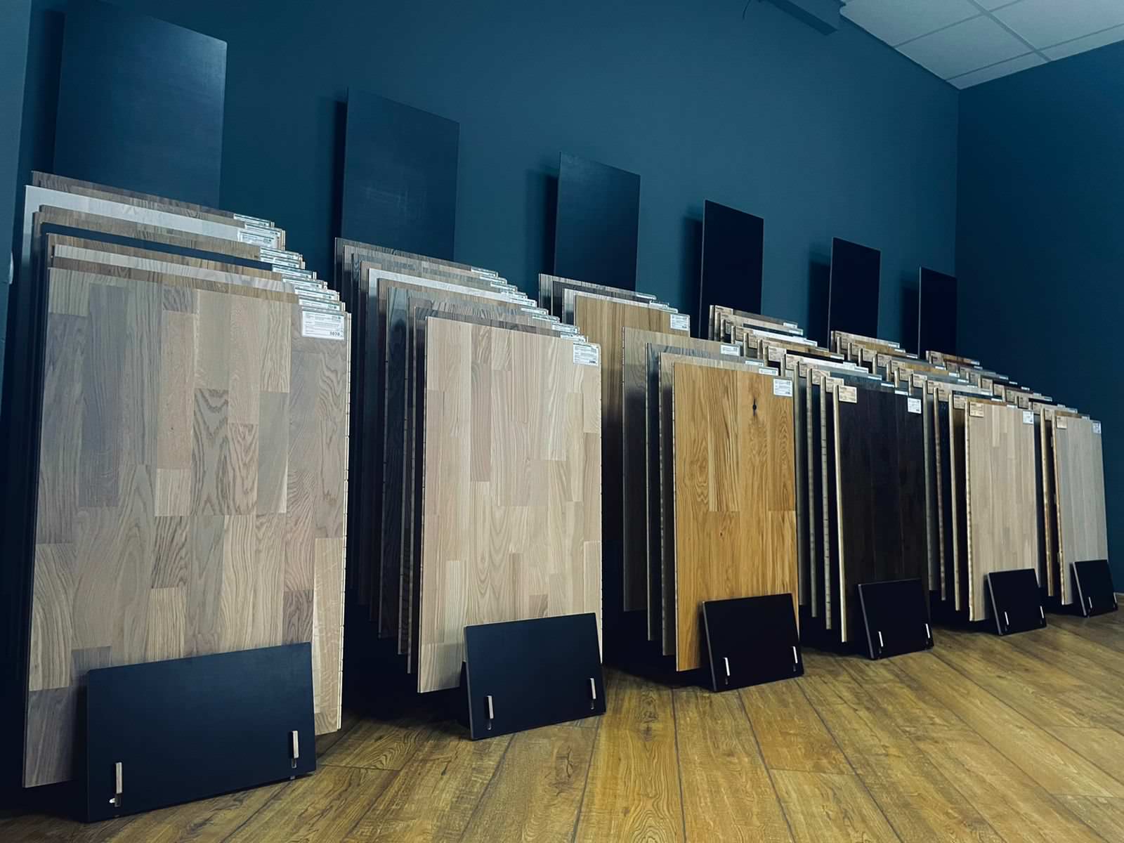 Пол Страны , шоурум