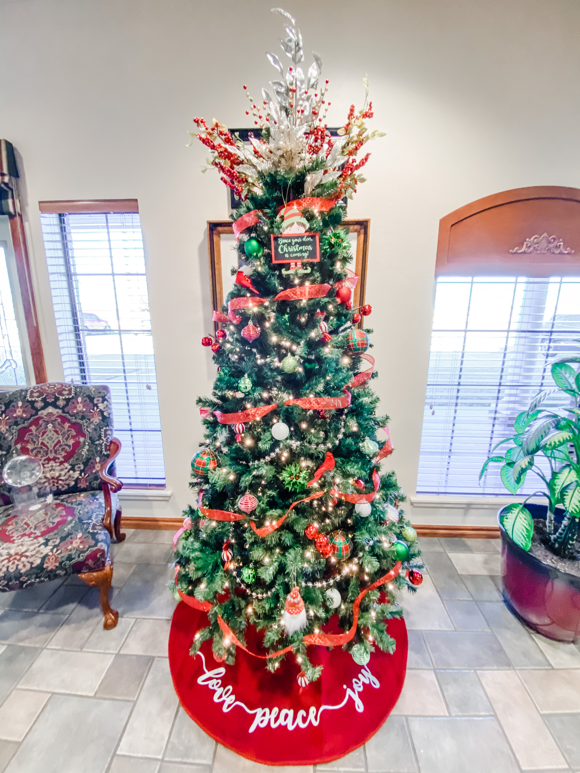 Tomlinson Farmer's Insurance Christmas Decor