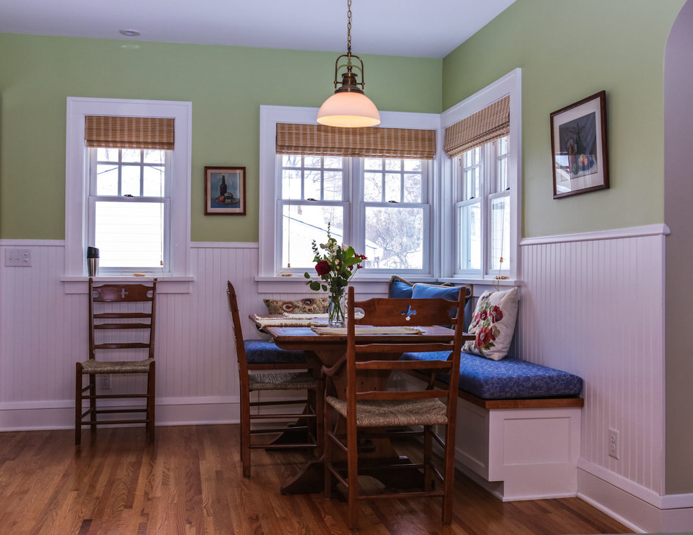 Example of a classic dining room design in Minneapolis