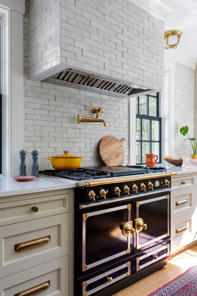 Kitchen - kitchen idea in Providence