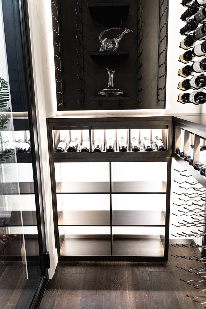 Cette image montre une cave à vin minimaliste.