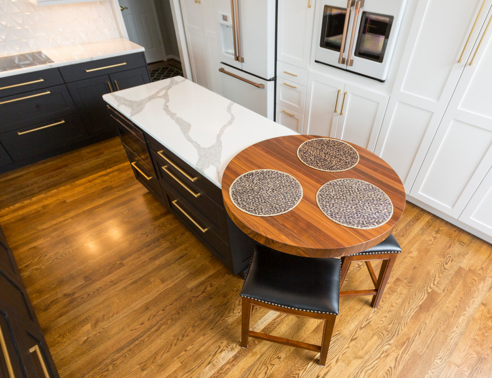 Example of a transitional kitchen design in Cincinnati