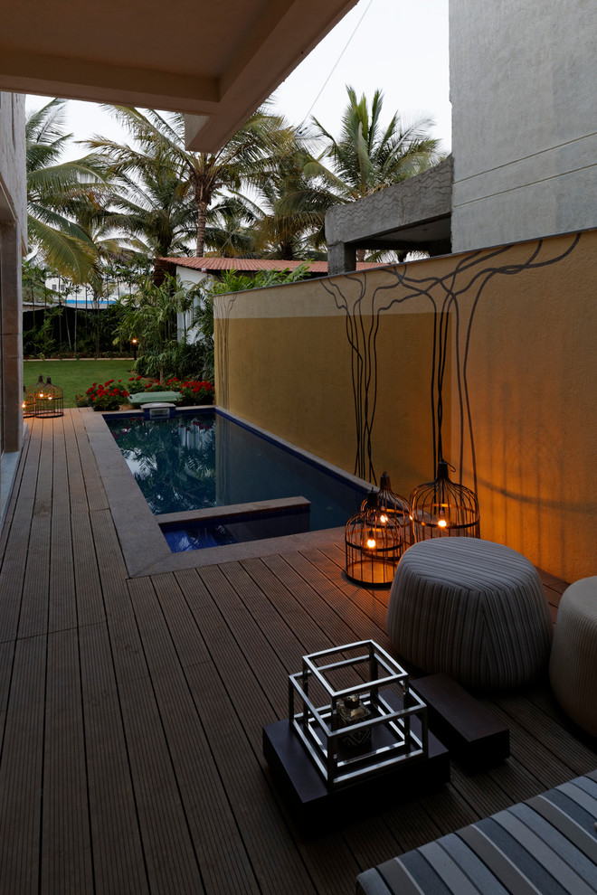 This is an example of a contemporary swimming pool in Bengaluru.