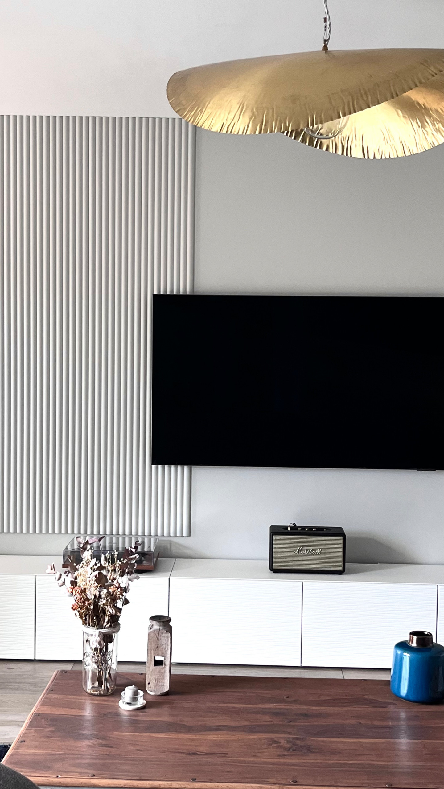 Transitional living room photo in Bordeaux