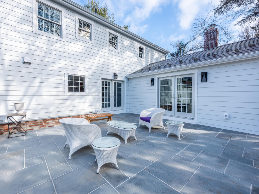 Example of a transitional home design design in New York
