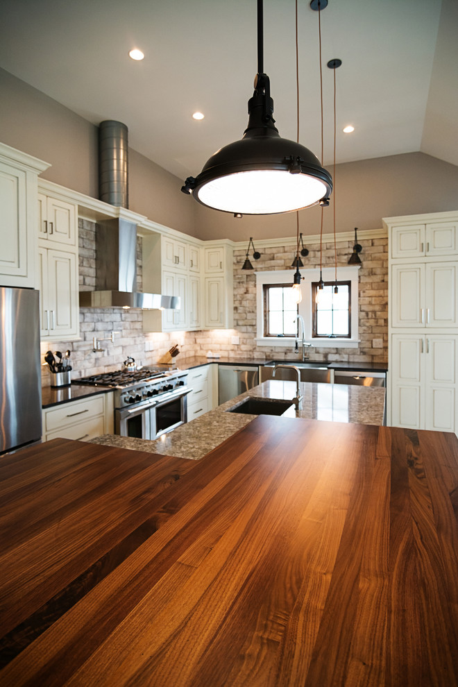 Kitchen - transitional kitchen idea
