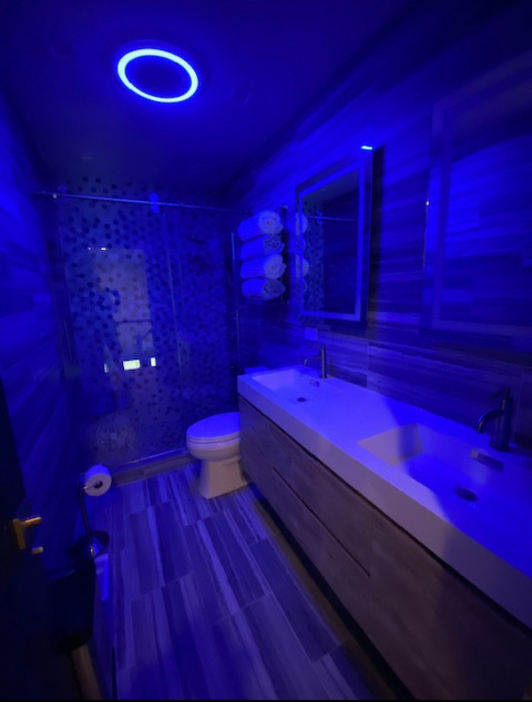 Contemporary Bathroom in blue tile