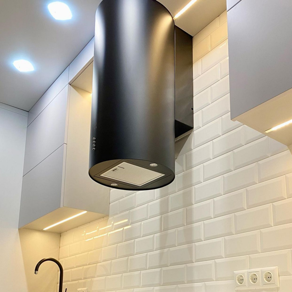 Стильная кухня с витриной