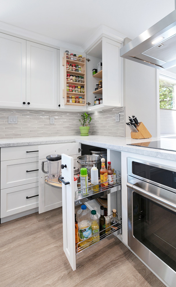 Example of a transitional kitchen design in San Francisco