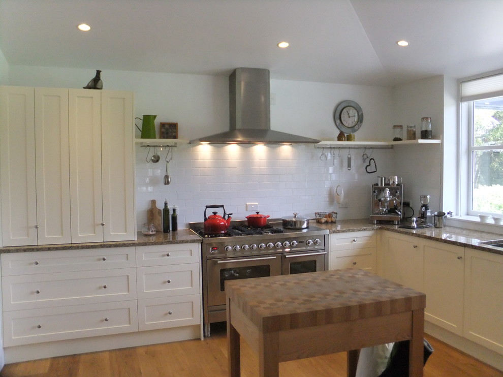 This is an example of a country kitchen in Christchurch.