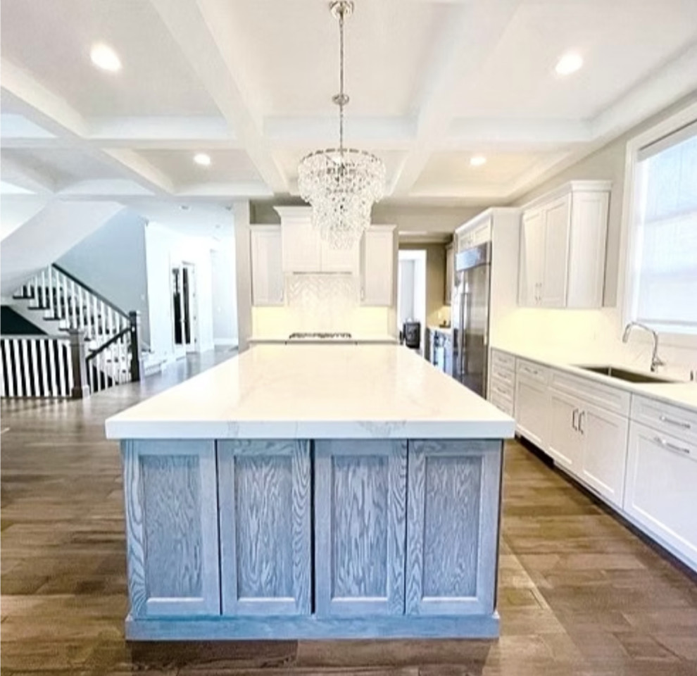 Transitional kitchen photo in Chicago