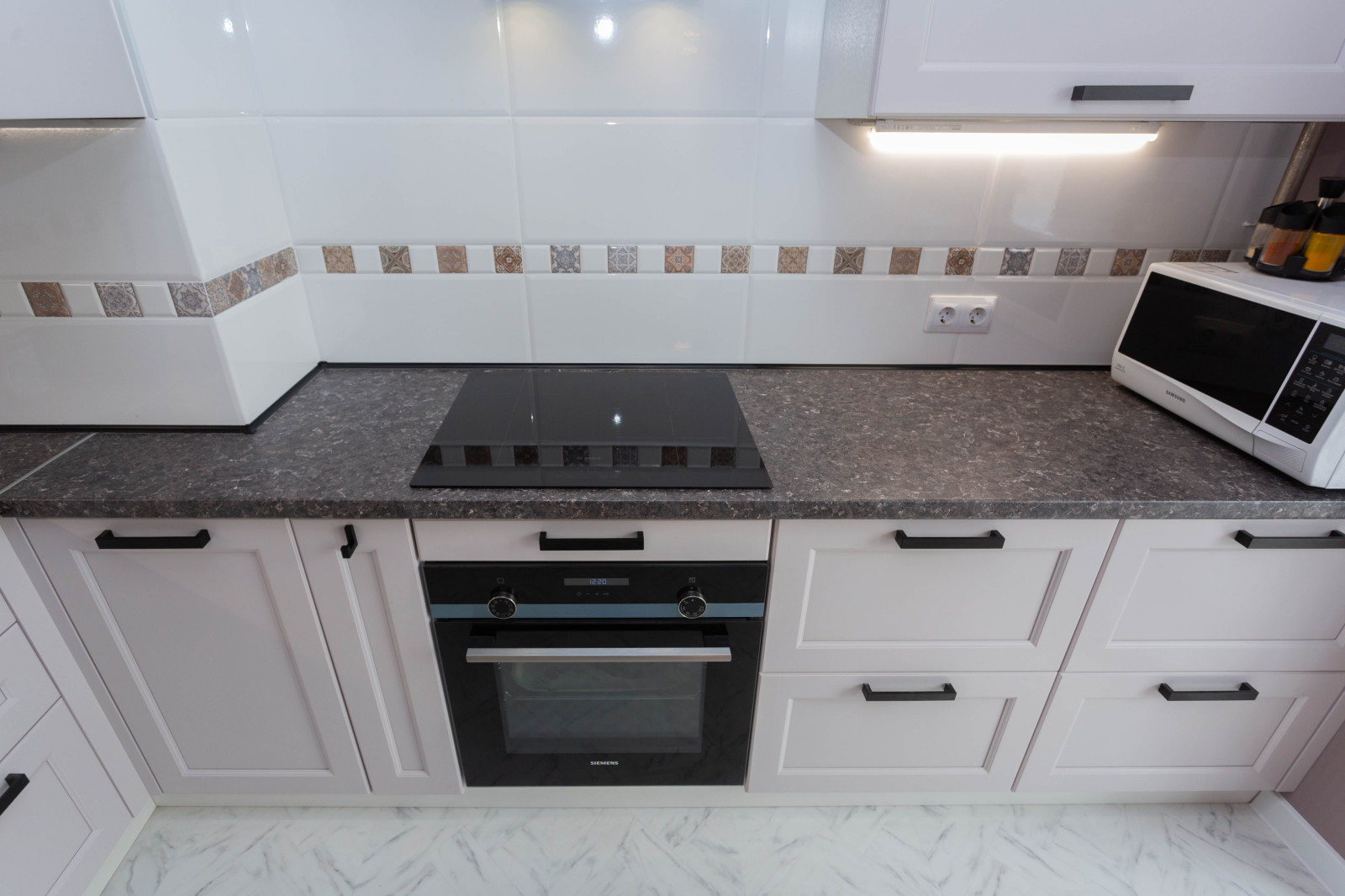 Кухня с котом