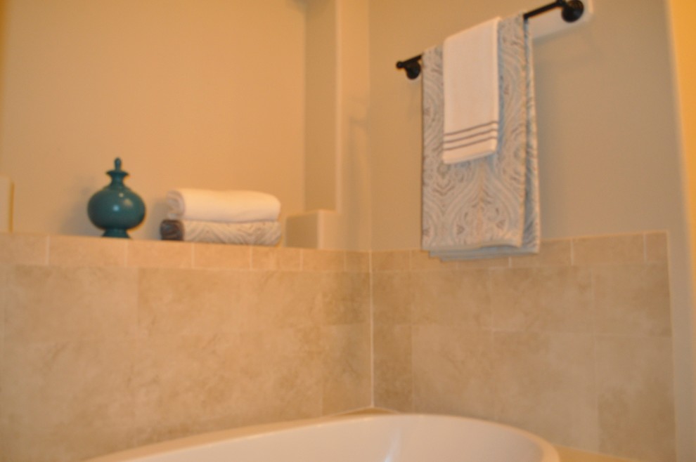 Home design - transitional home design idea in Austin