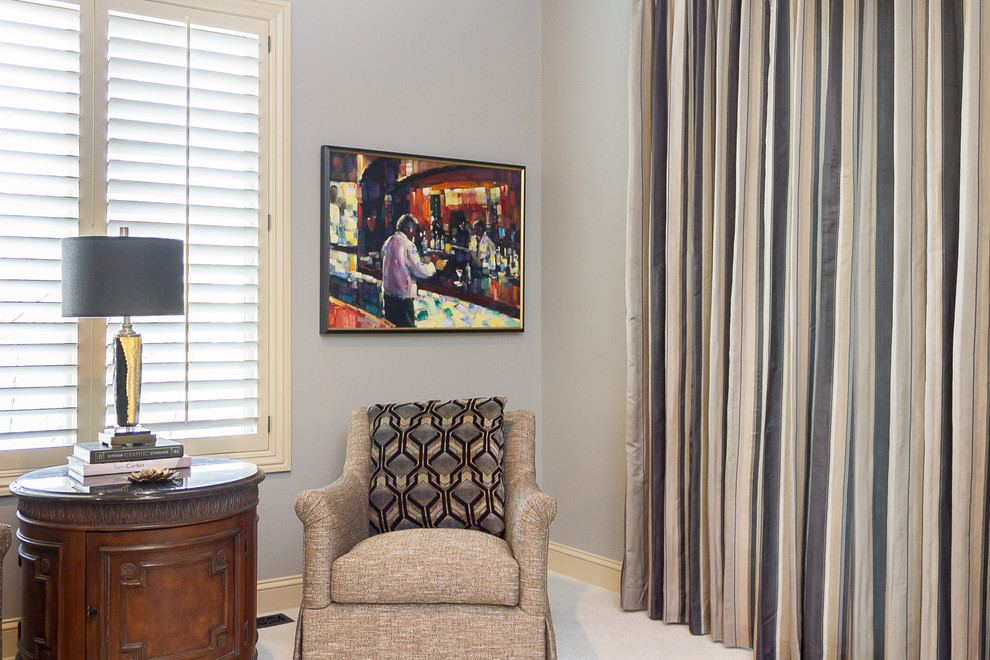 Transitional home design photo in Kansas City